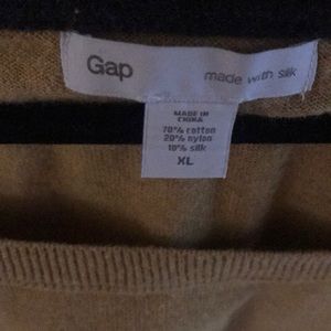 Gap sweater